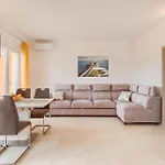 Luxurious In 度假居 沃德年